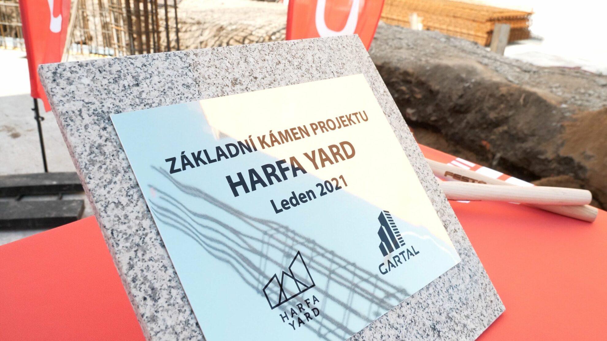 POLOŽENÍ ZÁKLADNÍHO KAMENE HARFA YARD